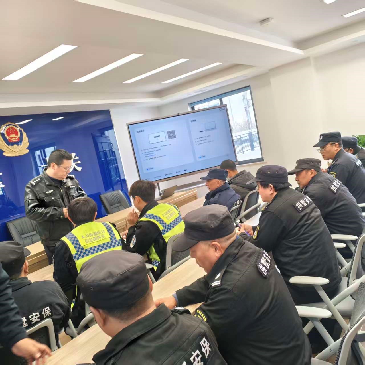 水晶城參與轄區(qū)“一呼百應”工作會議