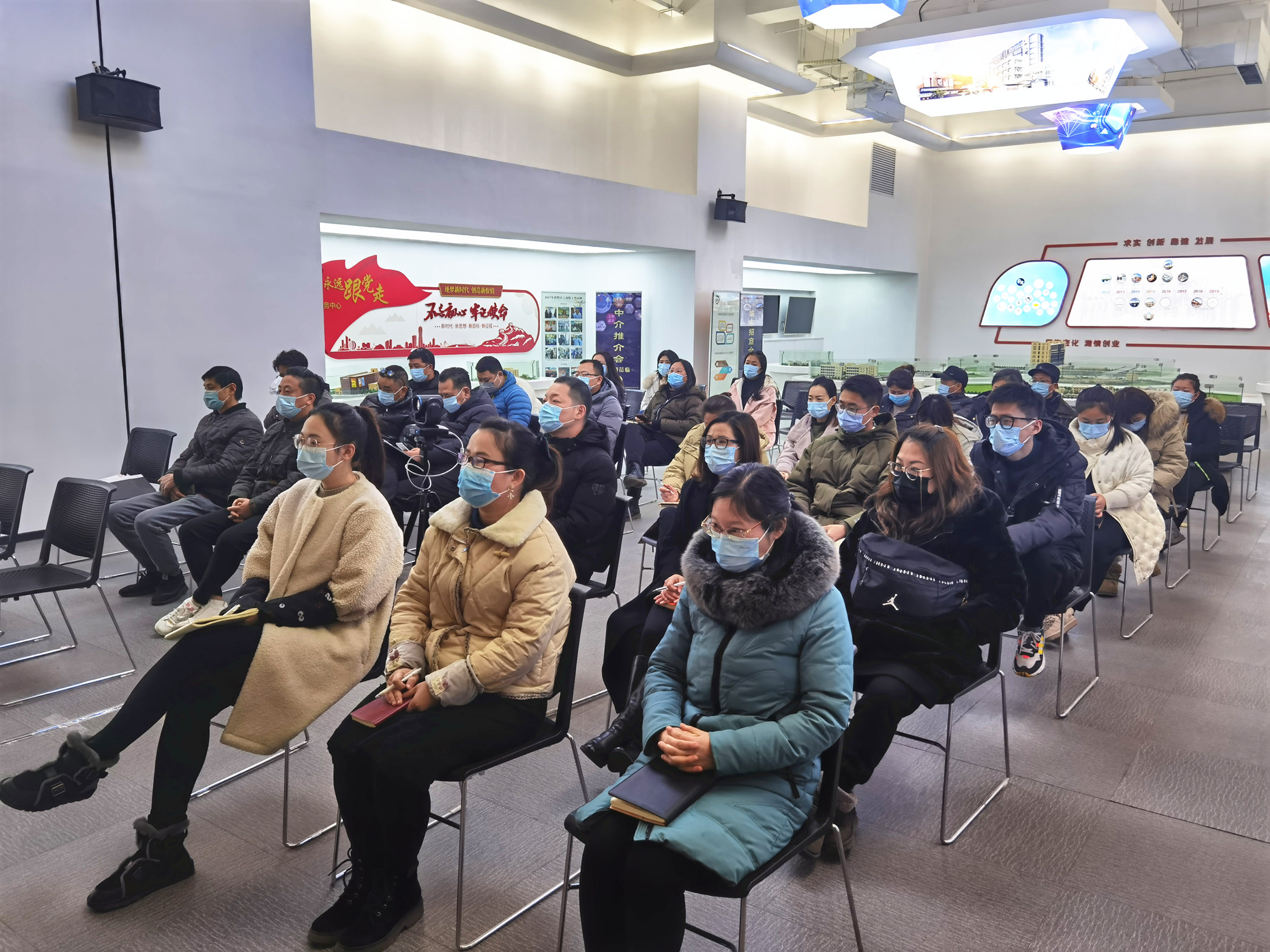 新目標(biāo) 新起航——建華文創(chuàng)集團(tuán)召開(kāi)2021年第一次員工大會(huì)