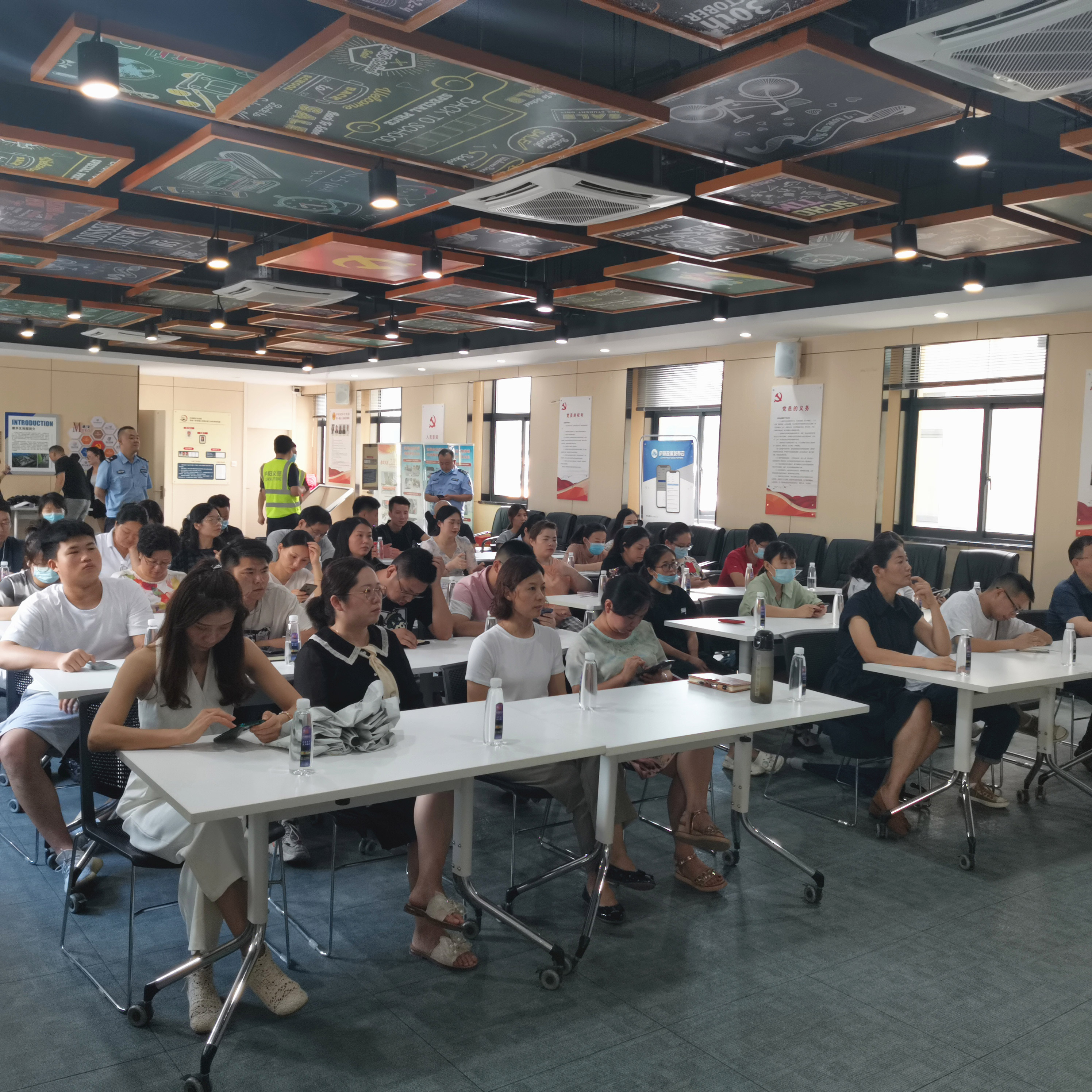 謹防電信詐騙 共創(chuàng)平安園區(qū)