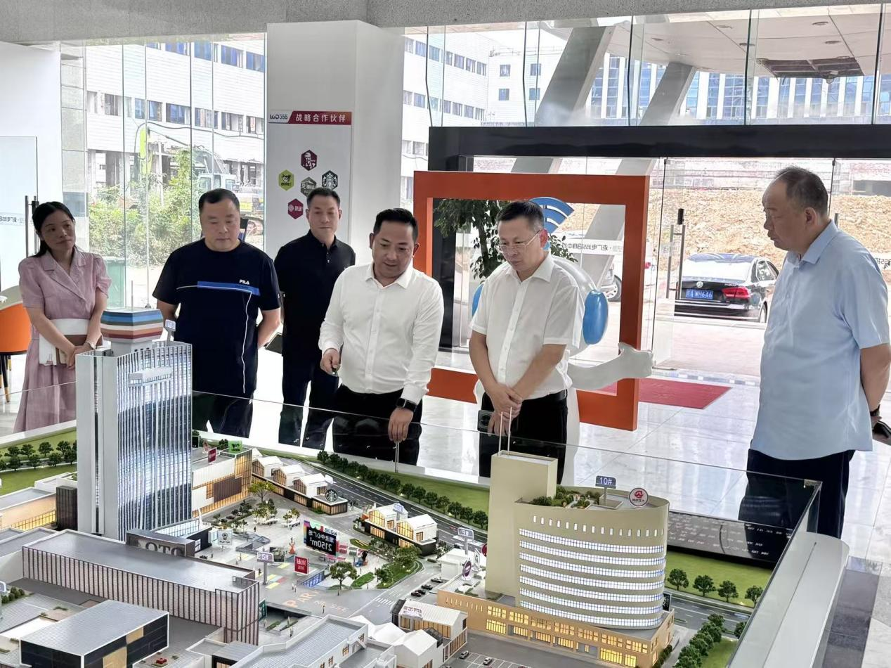 合肥市包河區區委副書記劉登銀調研安徽老廣電355潮流創意社區