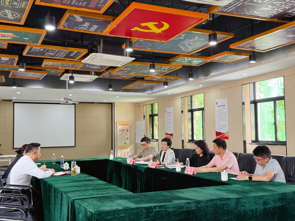 廬陽區(qū)委副書記張好啟蒞臨廬陽建華文創(chuàng)園調(diào)研指導