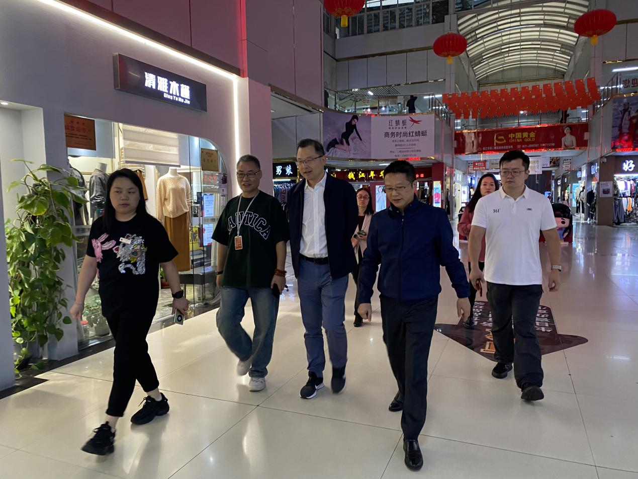讓“無礙”更有愛—— 區(qū)文廣旅體局領導走訪錢江商城