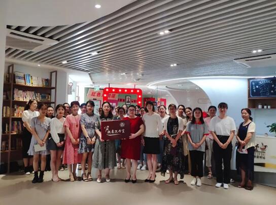 水晶城參加市、區婦聯執委工作室揭牌儀式