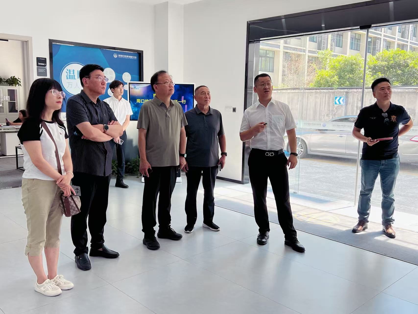 河南省周口市仲裁委員會主任孔令奎一行赴律威調(diào)解中心調(diào)研