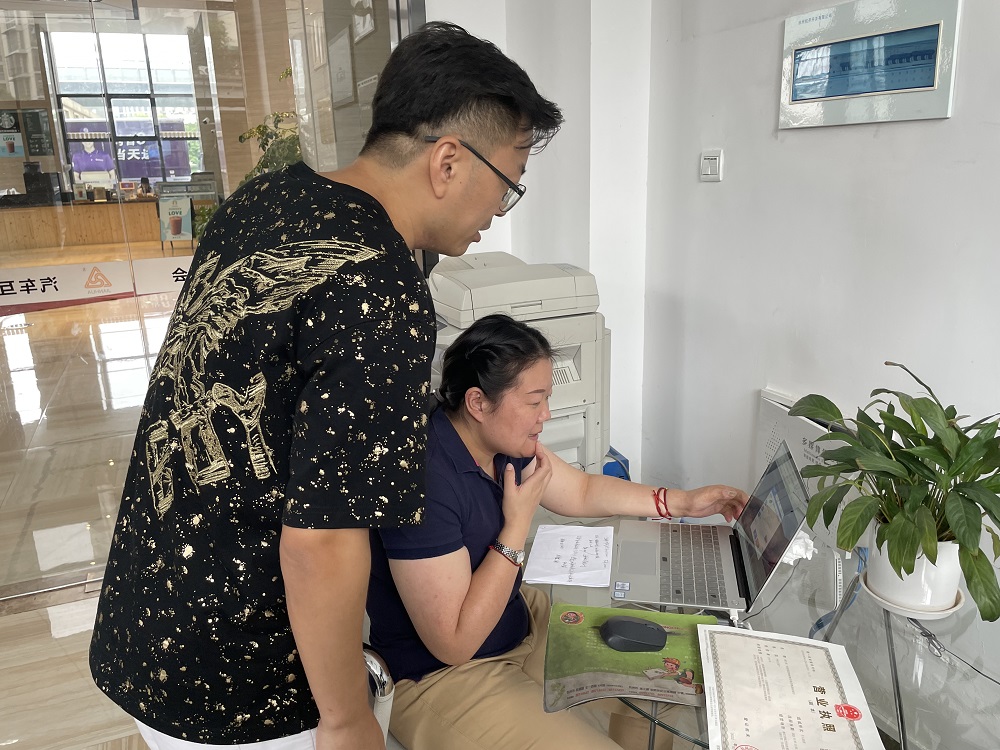 協助客戶注冊機電在線后臺.jpg 協助客戶注冊機電在線后臺.jpg